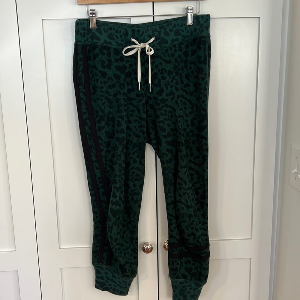 n: PHILANTHROPY leopard joggers